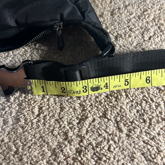 GUESS SLING BAG - Picture 7 of 8